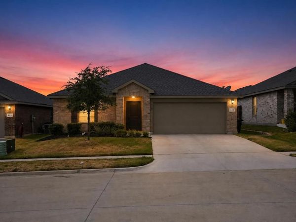 807 Wolf Creek Drive, Cleburne, TX 76033