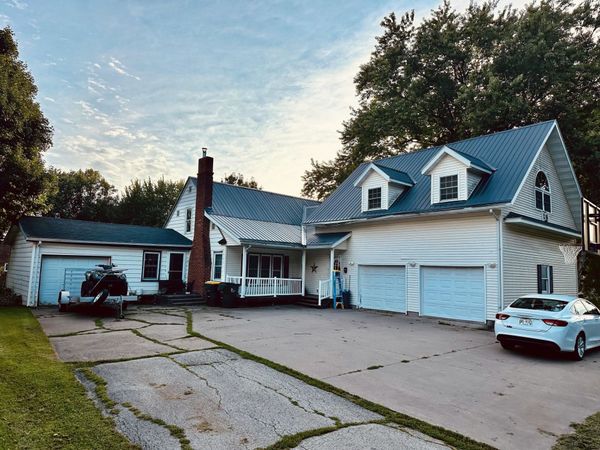 112 W Bluff Street, Cassville, WI 53806