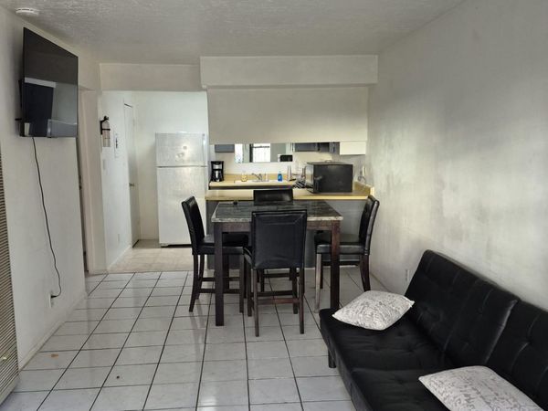 516 Ash Street SE, Unit C, Albuquerque, NM 87106