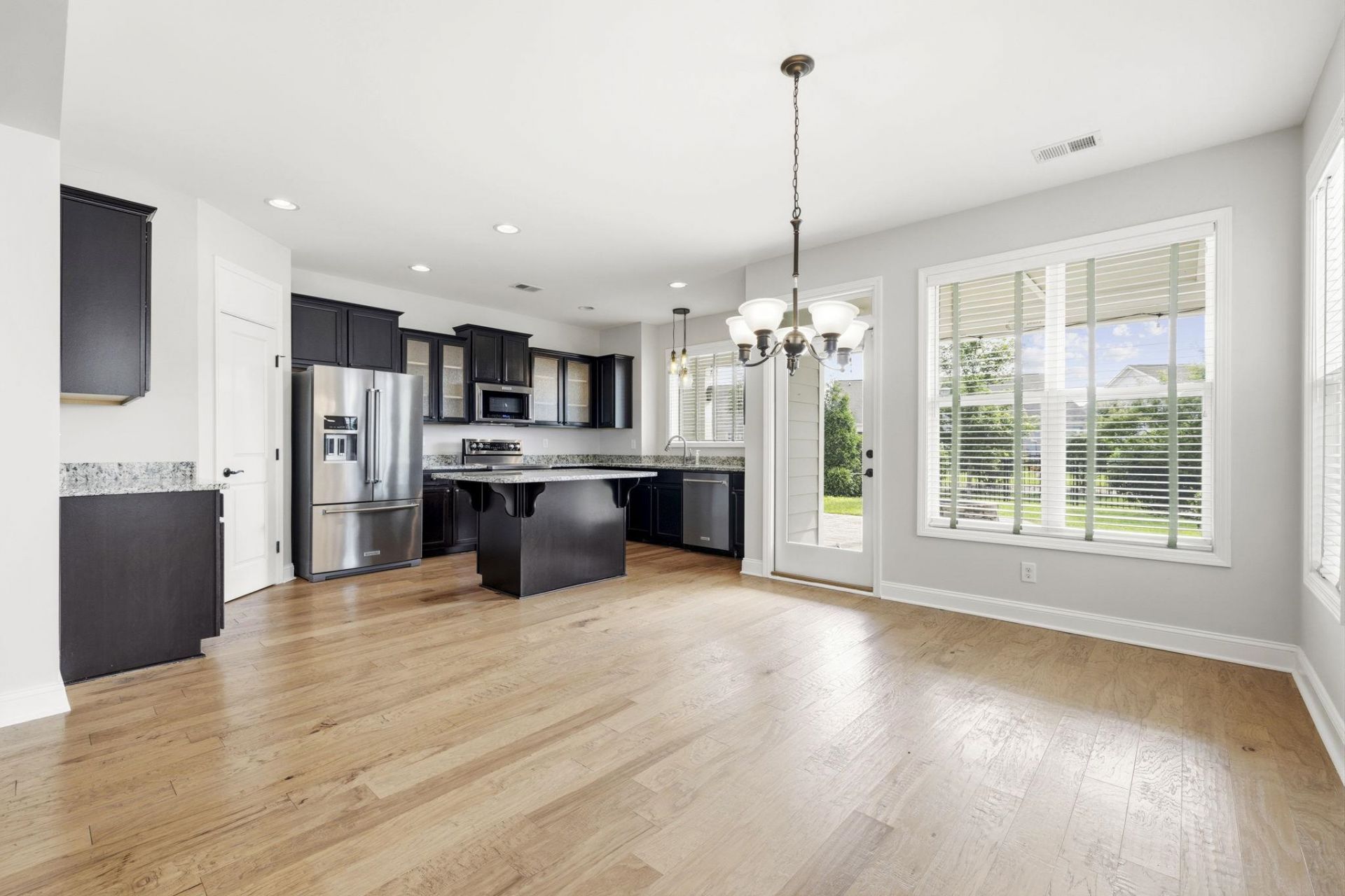 2027 Silverspring Ln.  Photo 10