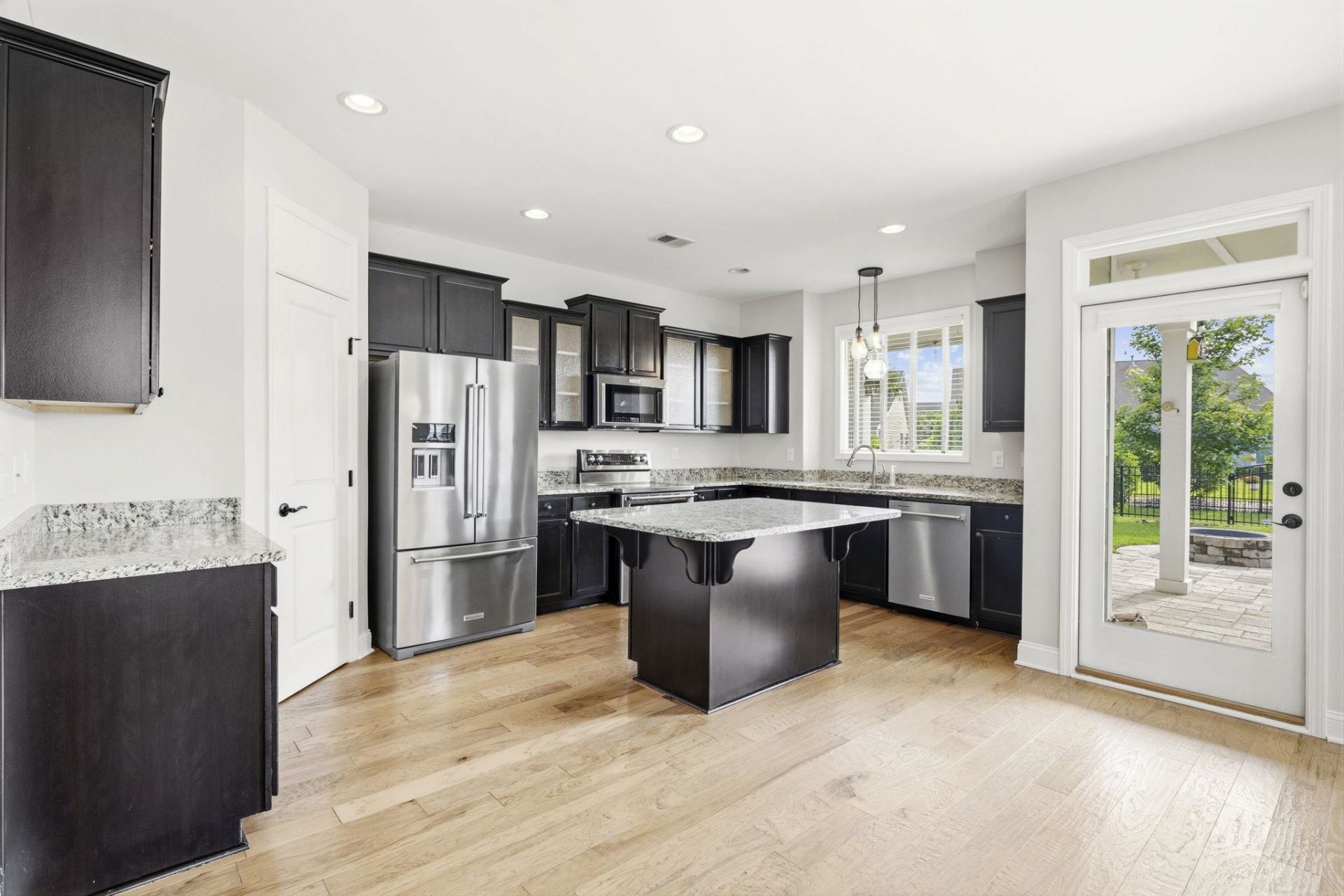 2027 Silverspring Ln.  Photo 12
