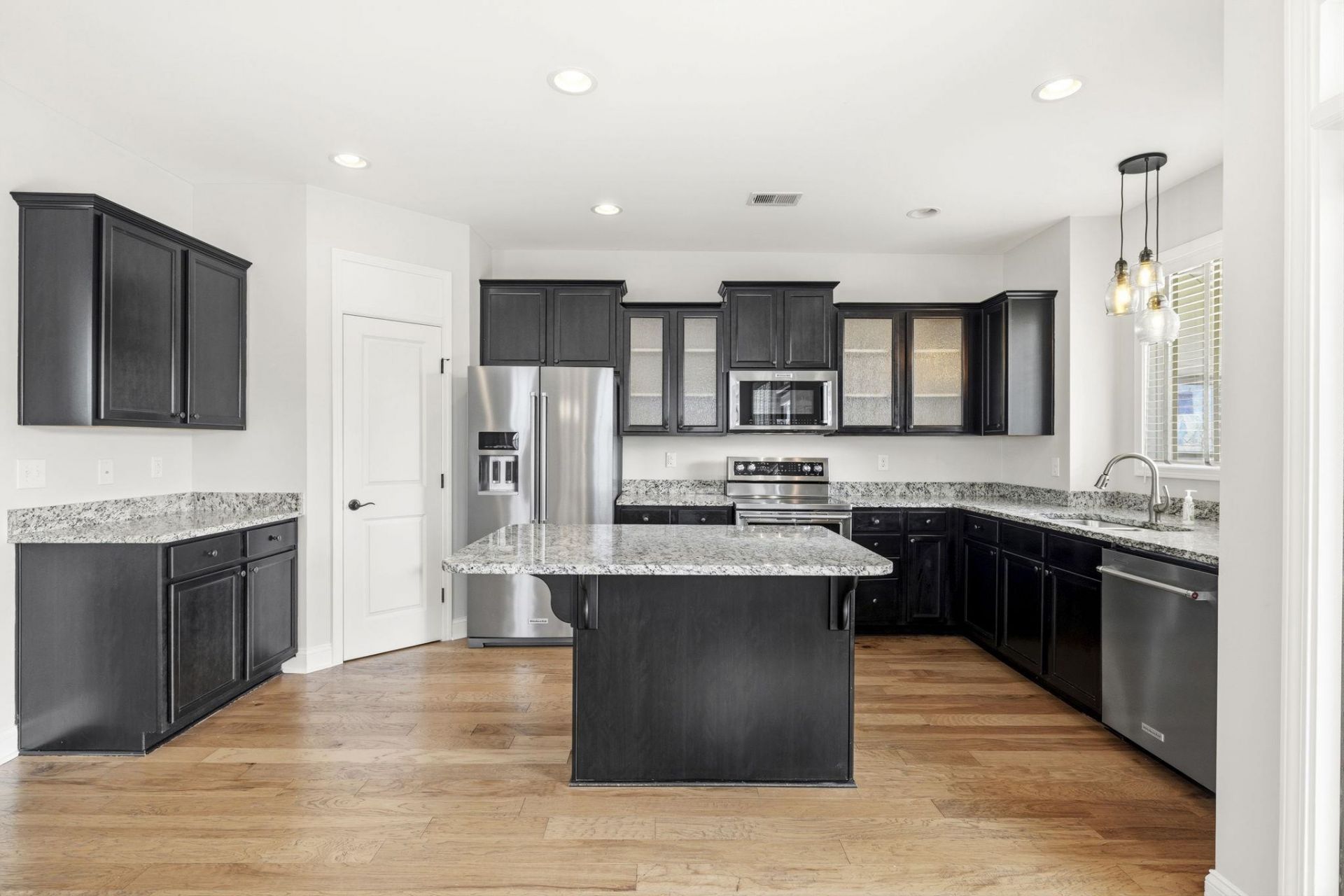 2027 Silverspring Ln.  Photo 14