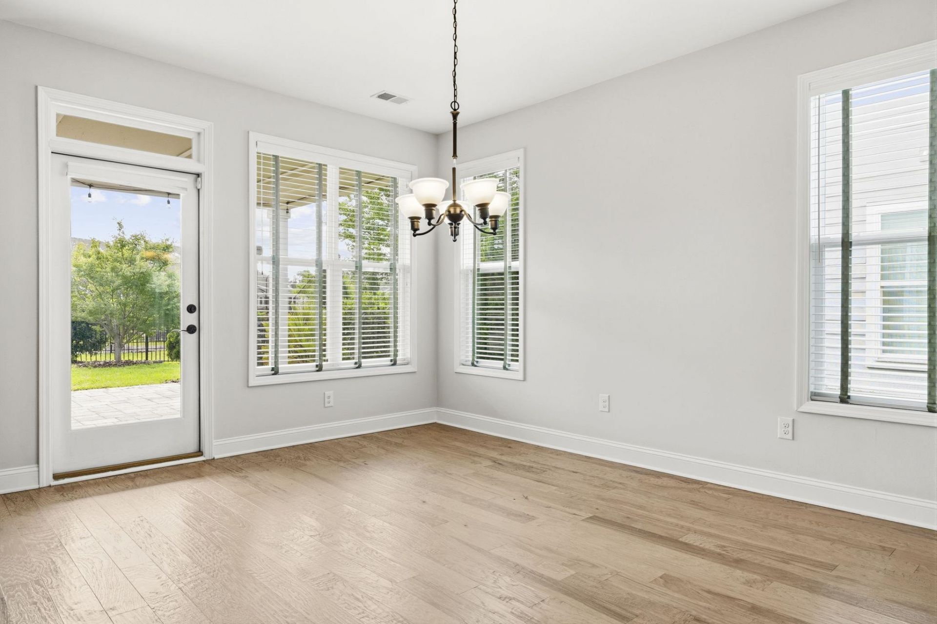 2027 Silverspring Ln.  Photo 15