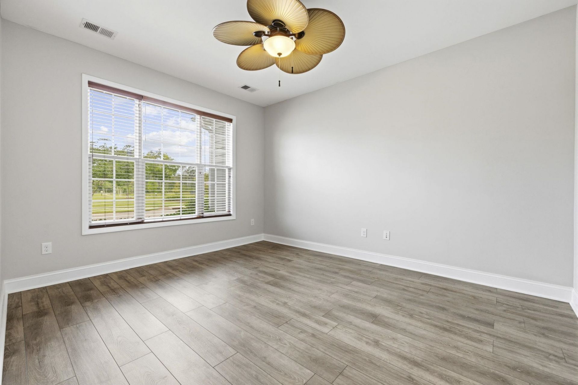 2027 Silverspring Ln.  Photo 16