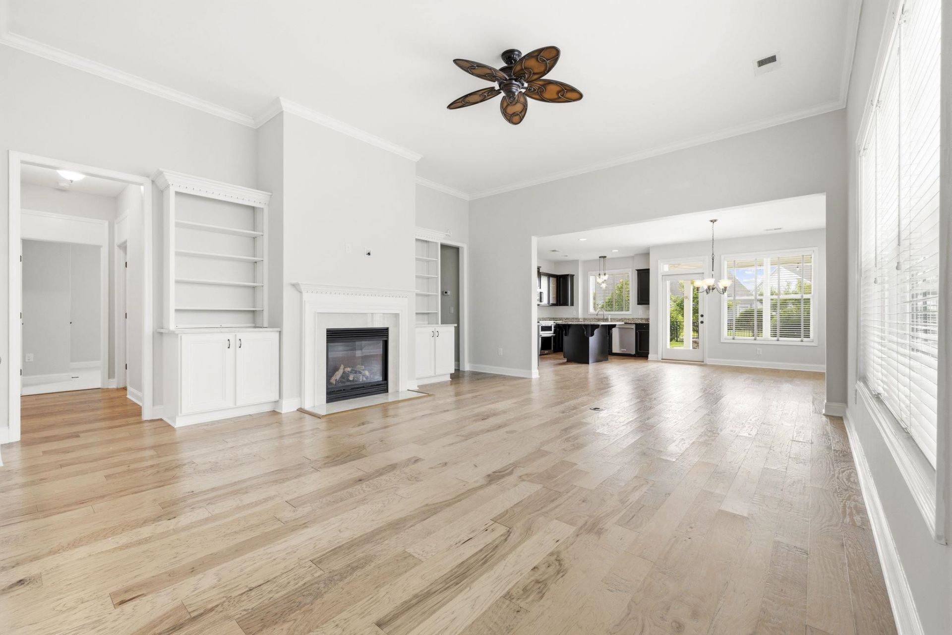 2027 Silverspring Ln.  Photo 5