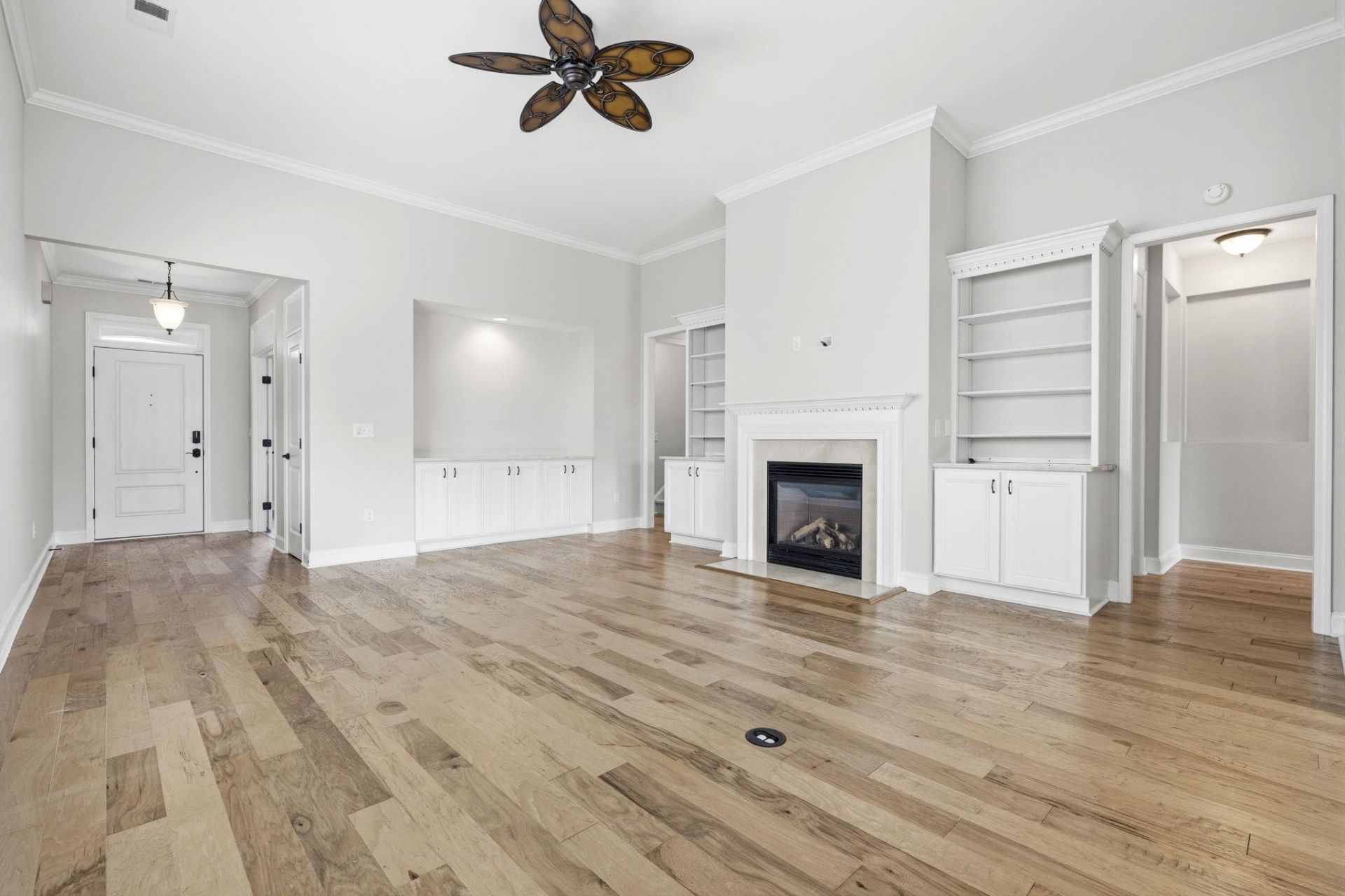 2027 Silverspring Ln.  Photo 7