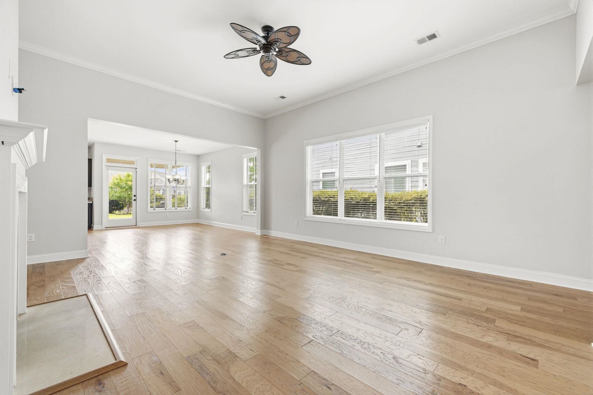 2027 Silverspring Ln.  Photo 8