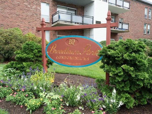 44 Broadlawn Park, Unit 20, Boston, MA 02467
