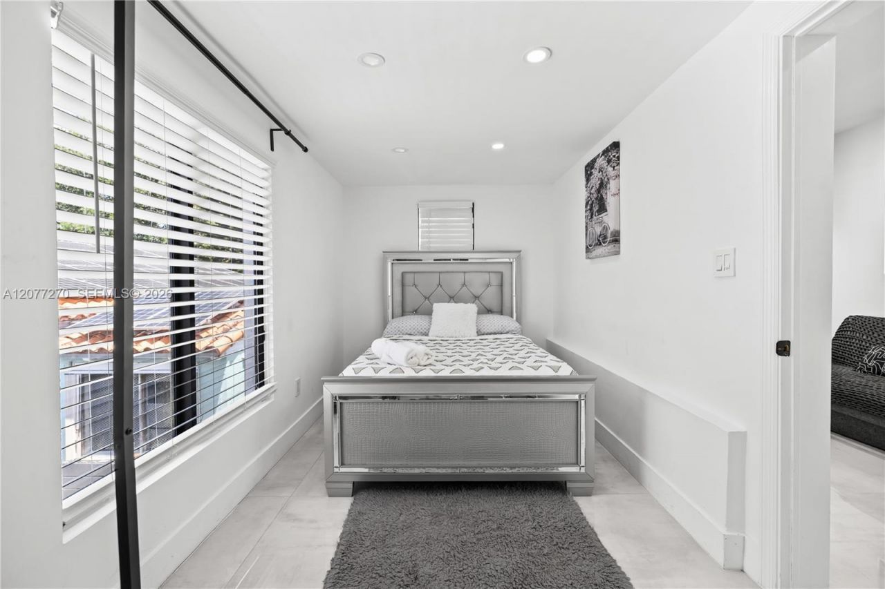 52 NE 47th St, Miami, FL 33137 Photo