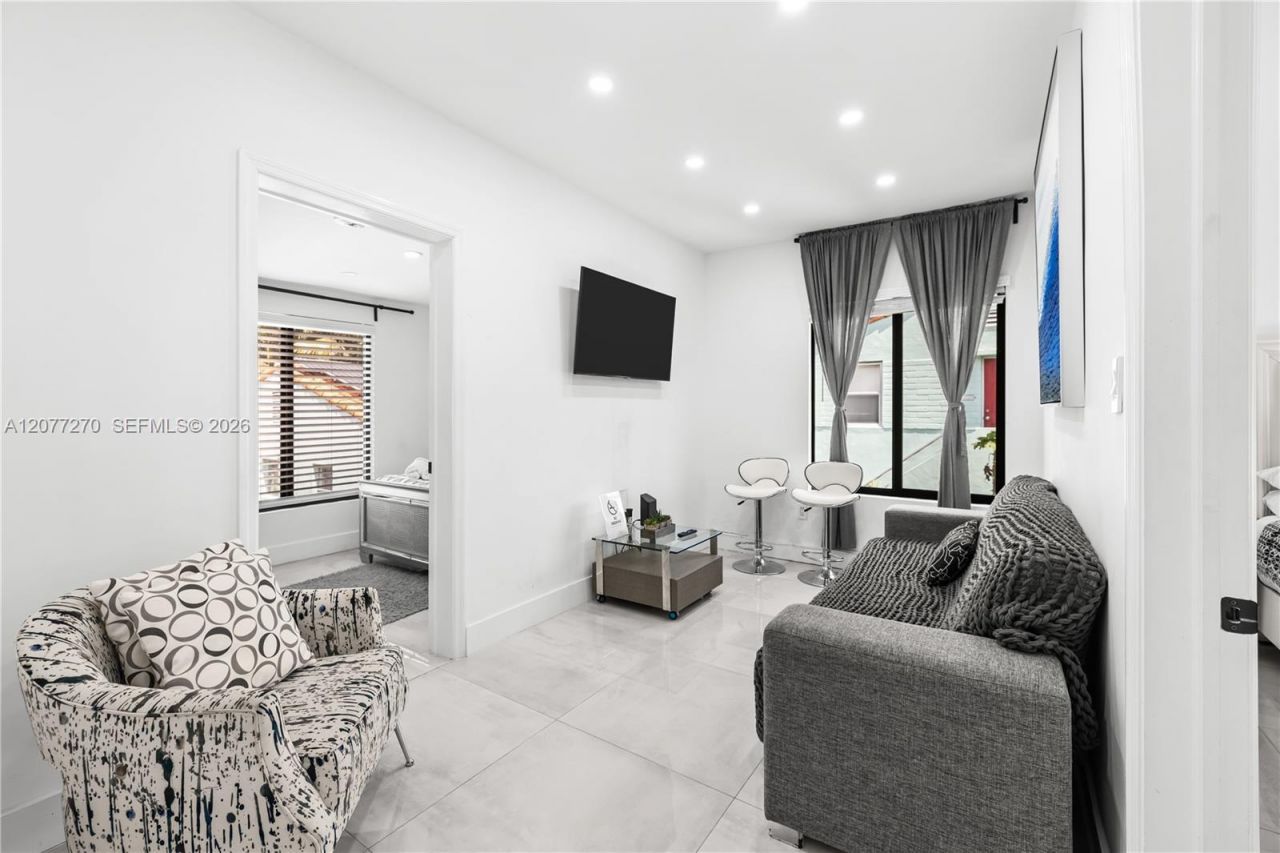 52 NE 47th St, Miami, FL 33137 Photo