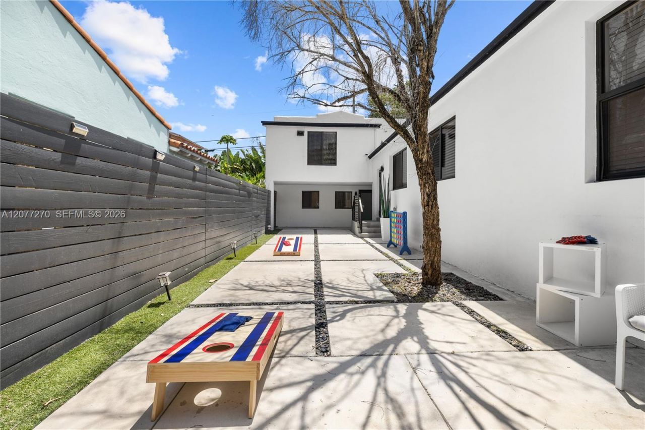 52 NE 47th St, Miami, FL 33137 Photo