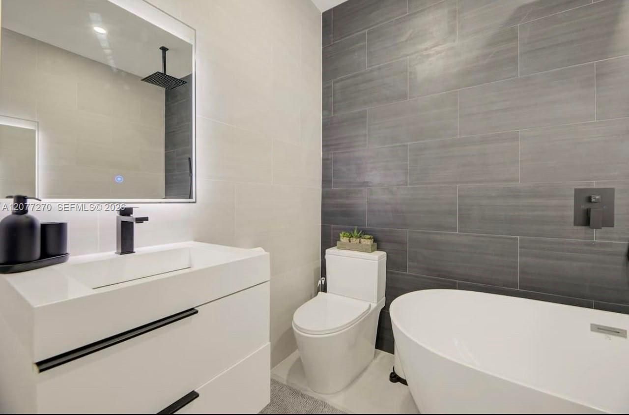 52 NE 47th St, Miami, FL 33137 Photo