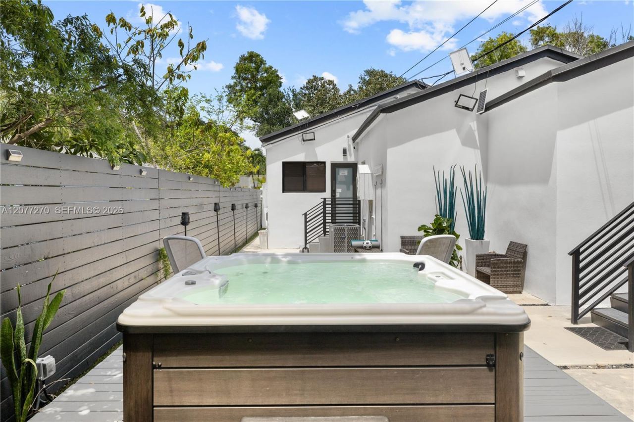 52 NE 47th St, Miami, FL 33137 Photo