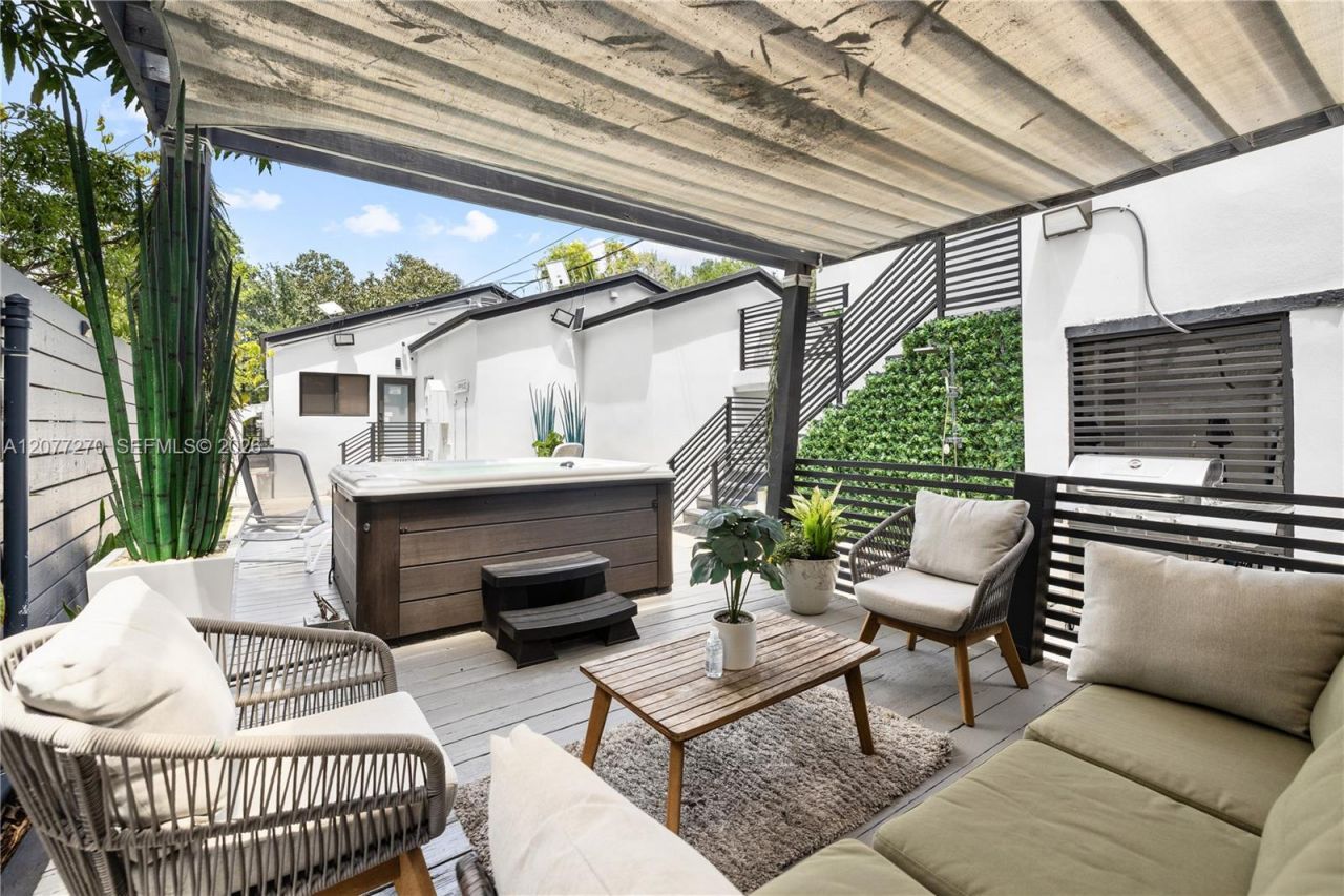 52 NE 47th St, Miami, FL 33137 Photo