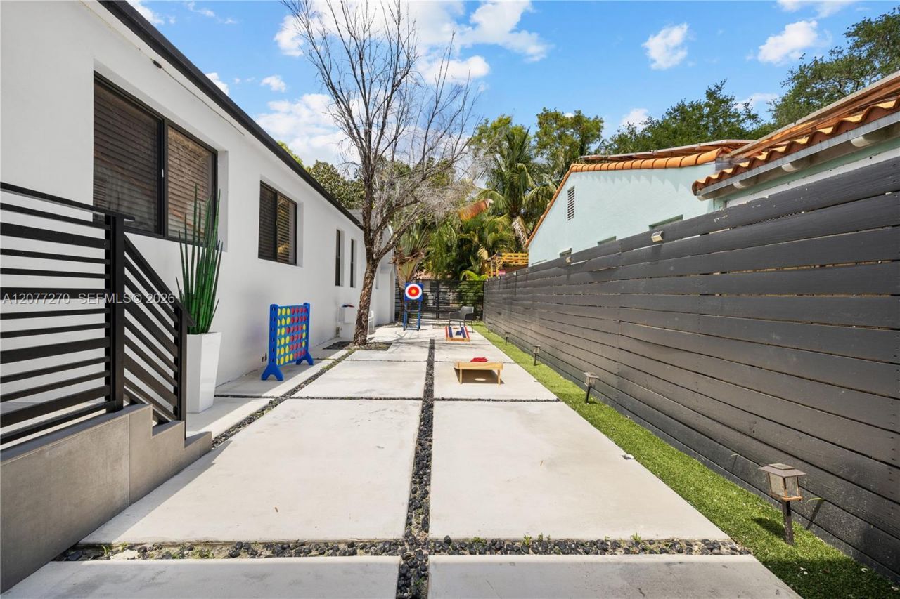 52 NE 47th St, Miami, FL 33137 Photo