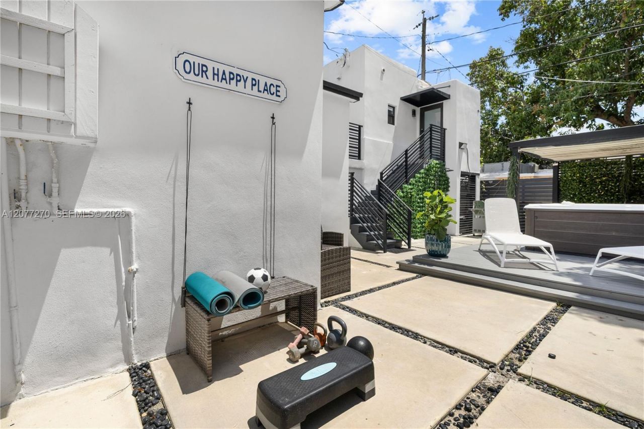 52 NE 47th St, Miami, FL 33137 Photo