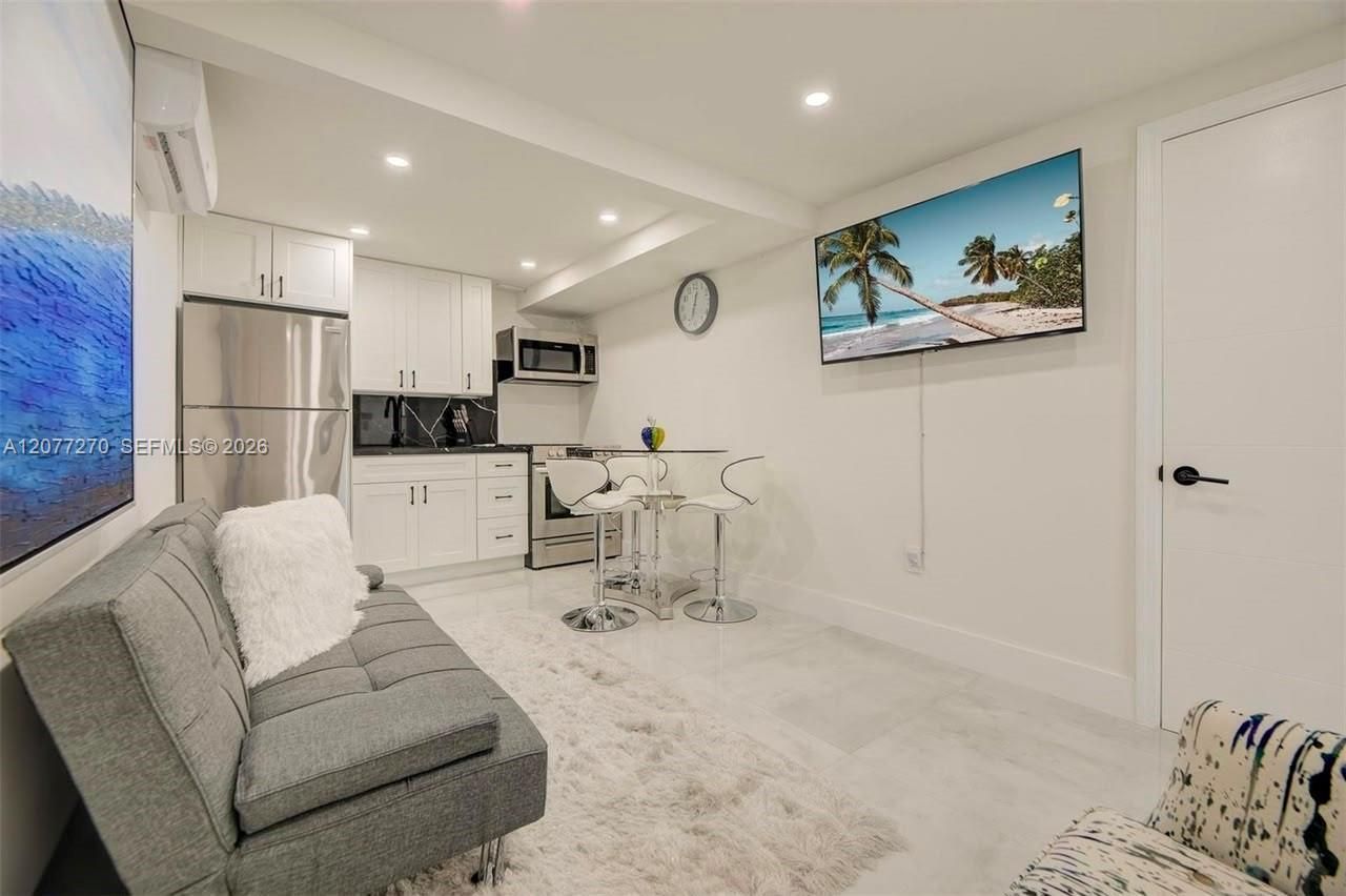 52 NE 47th St, Miami, FL 33137 Photo