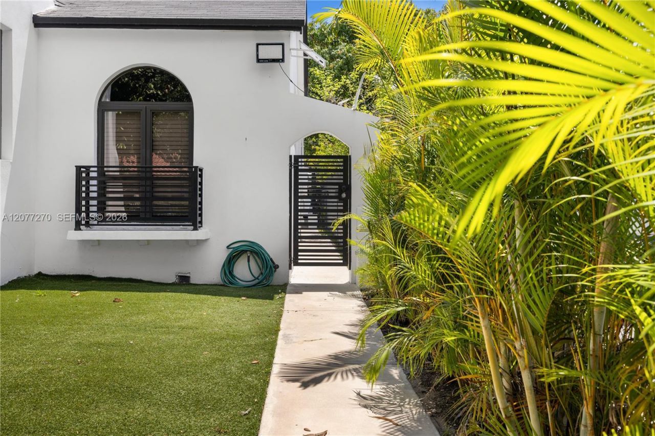 52 NE 47th St, Miami, FL 33137 Photo