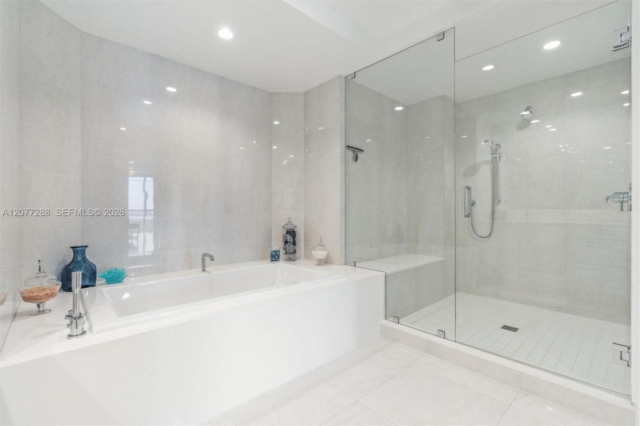 100 E Las Olas Blvd , Unit 4203, Fort Lauderdale, FL 33301 Photo
