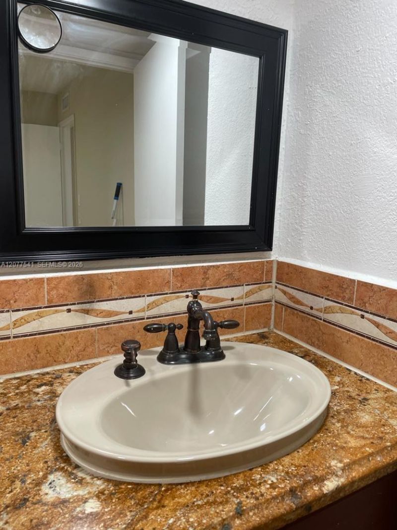 7075 NW 186th St , Unit C505, Hialeah, FL 33015 Photo