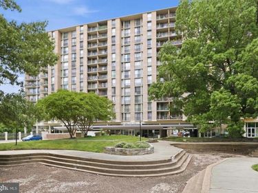 4600 S FOUR MILE RUN DRIVE, Unit 1042, ARLINGTON, VA 22204