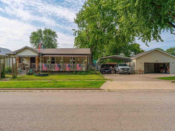 327 N SHERIDAN Street, Lincoln, IL 62656