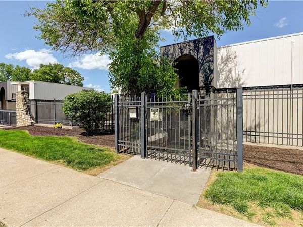 4157 Roanoke Road, Unit 2, Kansas City, MO 64111