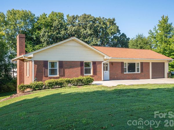 1306 11th Avenue SE, Hickory, NC 28602