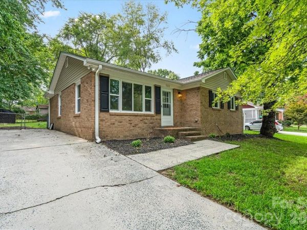 9828 Starwood Drive , Charlotte, NC 28215