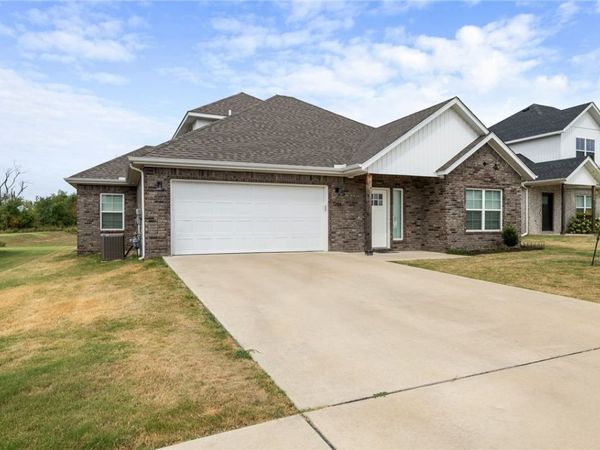 1261 Bootleg Road, Centerton, AR 72713