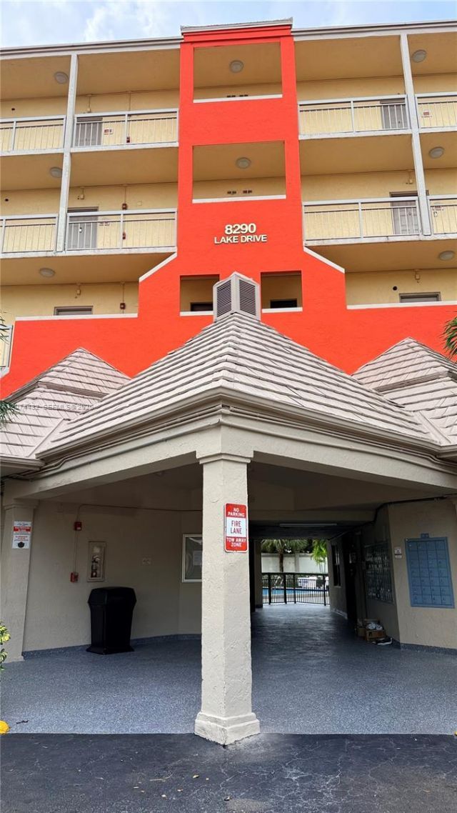 8290 Lake Dr, Unit 426, Doral, FL 33166 Photo