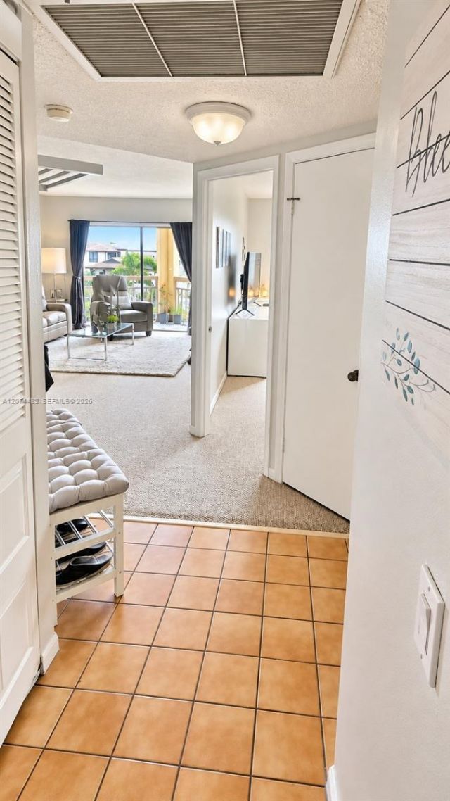 8290 Lake Dr, Unit 426, Doral, FL 33166 Photo
