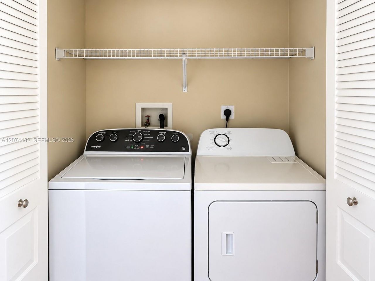 8290 Lake Dr, Unit 426, Doral, FL 33166 Photo