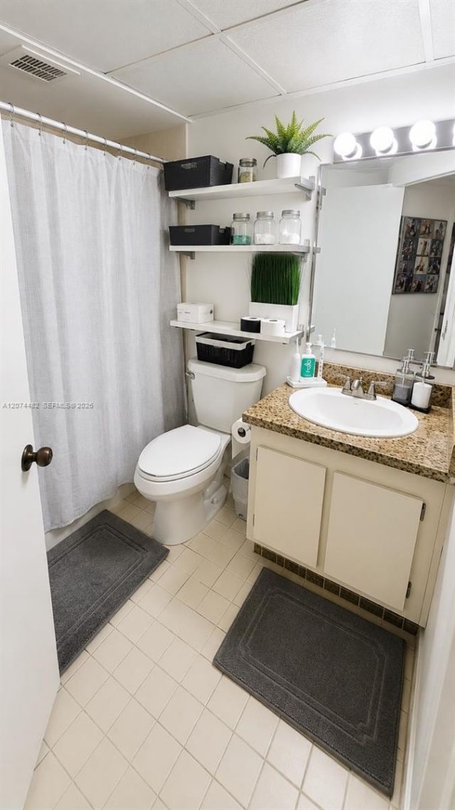 8290 Lake Dr, Unit 426, Doral, FL 33166 Photo