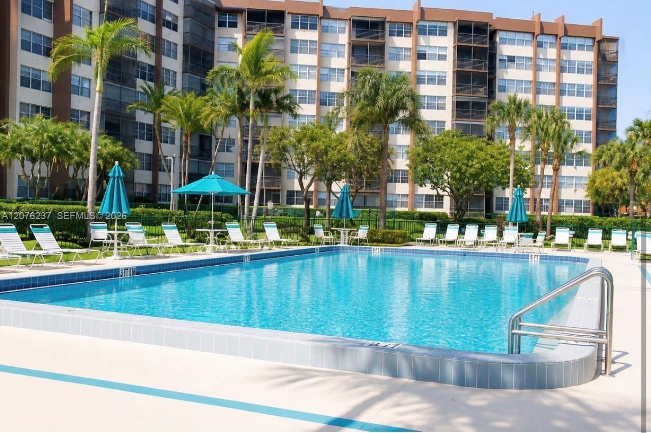 1100 Saint Charles Pl, Unit 504, Pembroke Pines, FL 33026 Photo