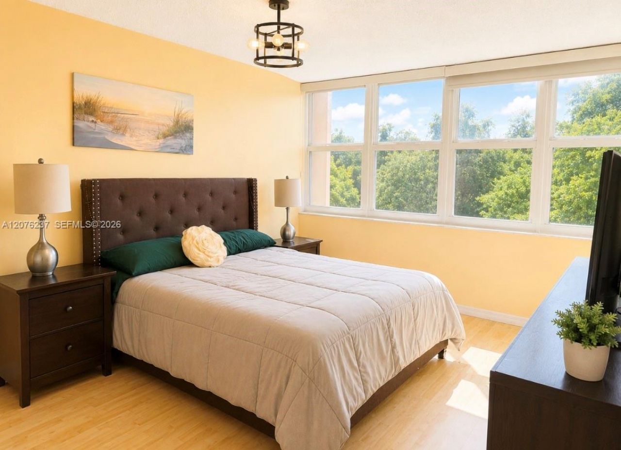 1100 Saint Charles Pl, Unit 504, Pembroke Pines, FL 33026 Photo