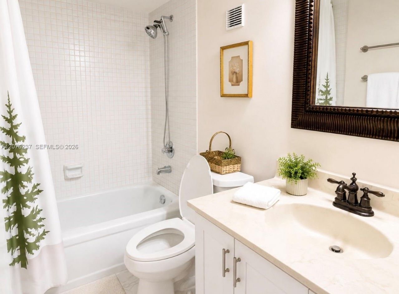 1100 Saint Charles Pl, Unit 504, Pembroke Pines, FL 33026 Photo