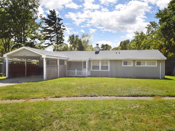 1935 Carmanbrook Parkway, Flint, Mi 48507
