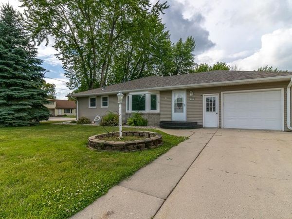 100 Meadow Lane , Mankato, MN 56001