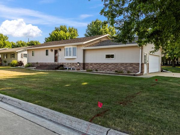 201 12th Avenue NW, Pipestone, MN 56164