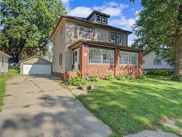 620 E 8th Street S, Newton, IA 50208