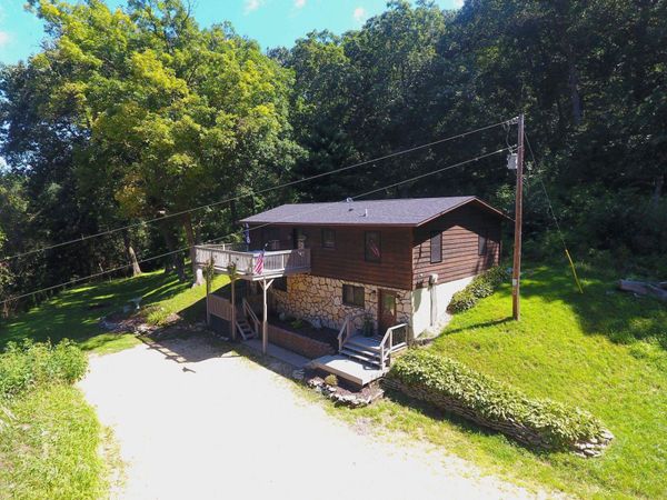 11843 Fuller Hollow Road, Prairie Du Chien, WI 53821