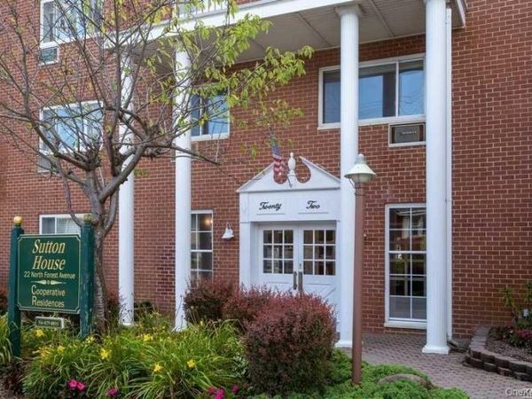 22 N Forest Avenue, Unit 1N, Rockville Centre, NY 11570