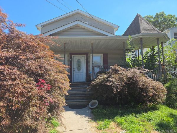 178 S 15th Street , Lindenhurst, NY 11757