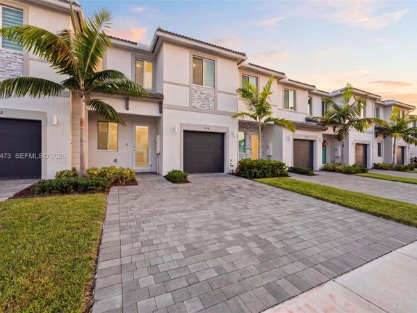 746 SE 14th St , Homestead, FL 33034
