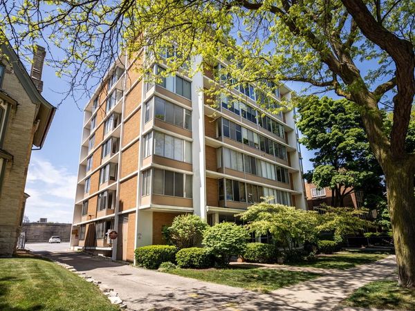1409 N Prospect AVENUE, Unit 401, Milwaukee, WI 53202