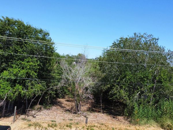 1208 6TH ST, Floresville, TX 78114