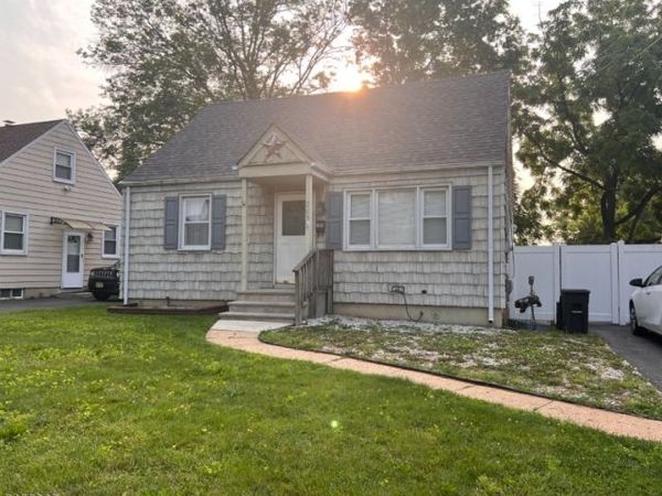 205 Villa Pl, Rahway, NJ 07065