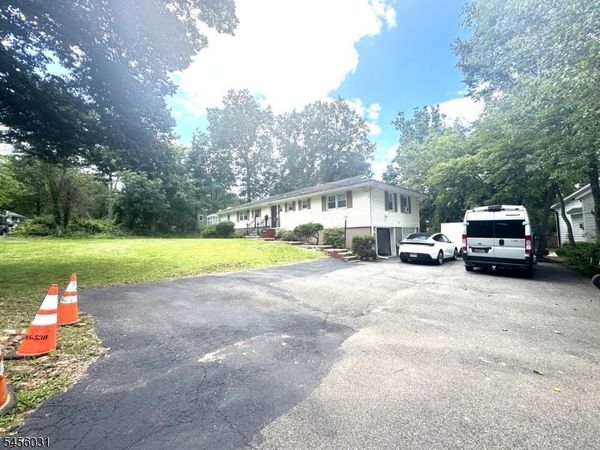 9 Carteret Rd, Livingston, NJ 07039
