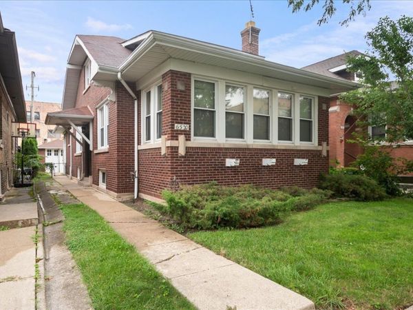 6520 N Fairfield Avenue , Chicago, IL 60645